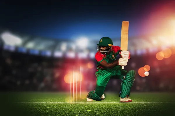 Um jogador usando seu smartphone durante um evento festivo local, representando o cassino totalmente compatível com dispositivos móveis do 7KBT.